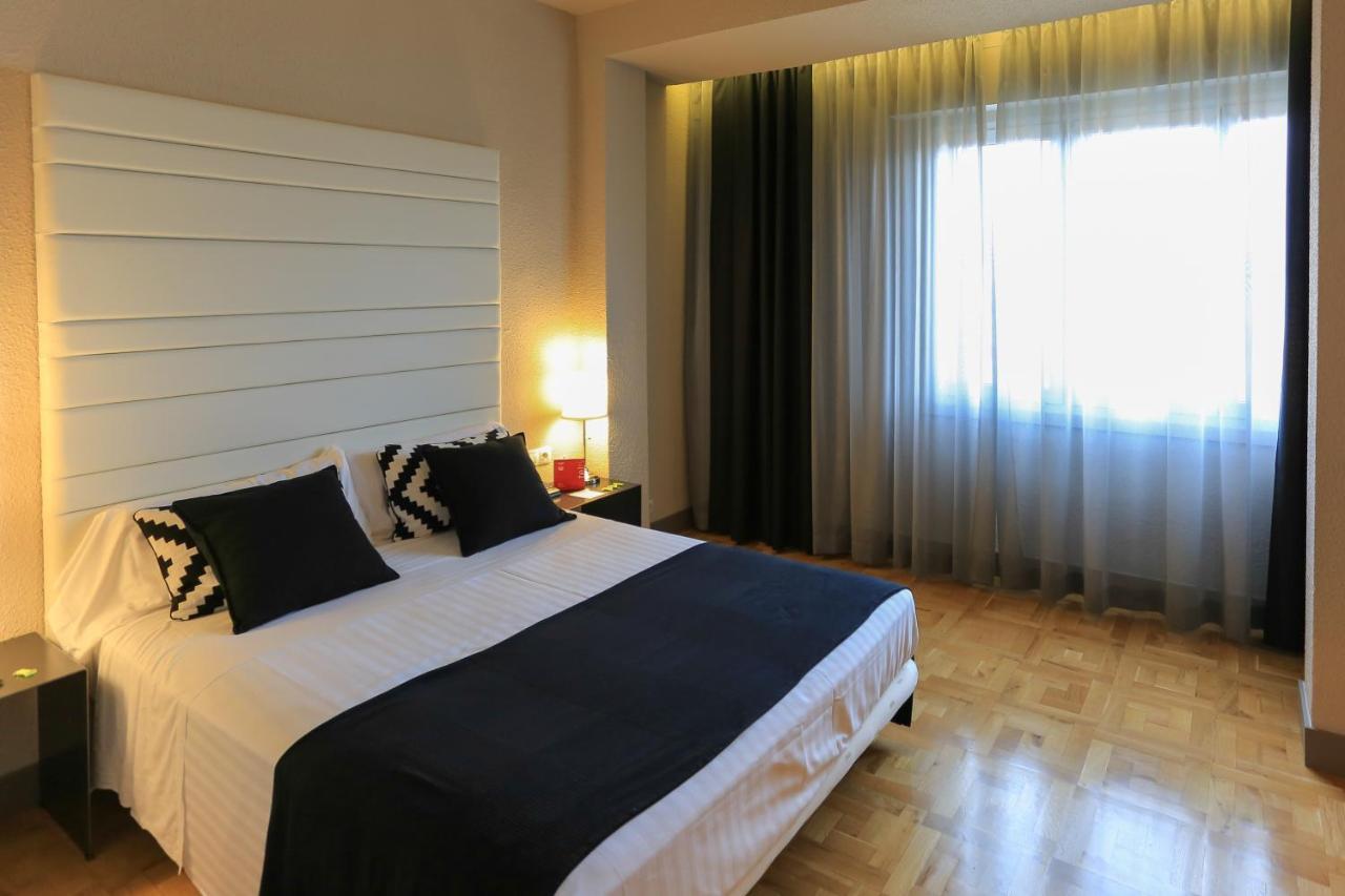 Habitus Hotel Leyre Памплона Экстерьер фото