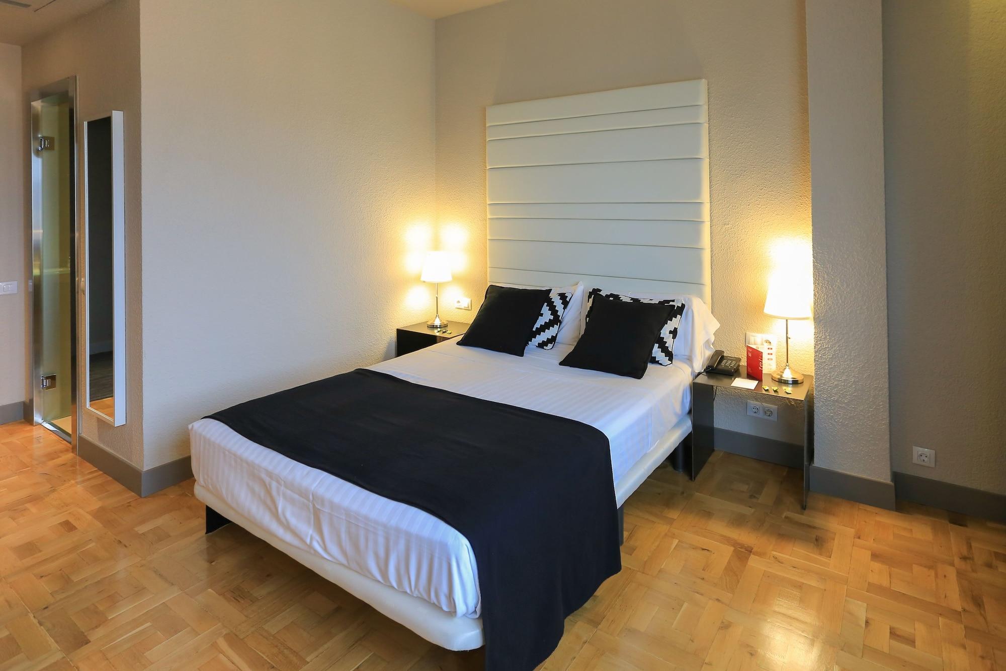 Habitus Hotel Leyre Памплона Экстерьер фото