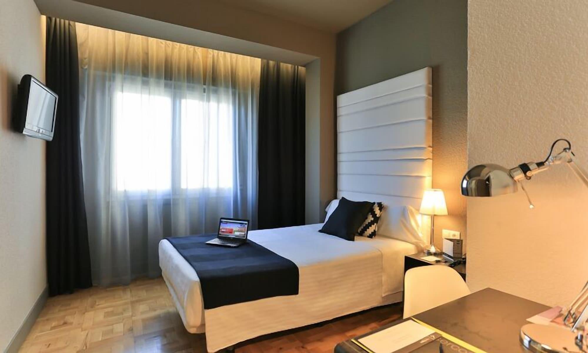 Habitus Hotel Leyre Памплона Экстерьер фото