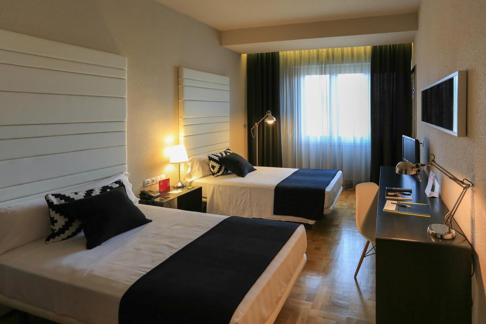 Habitus Hotel Leyre Памплона Экстерьер фото