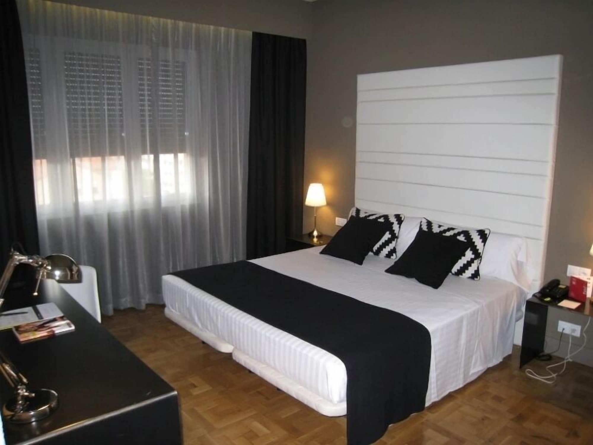Habitus Hotel Leyre Памплона Экстерьер фото