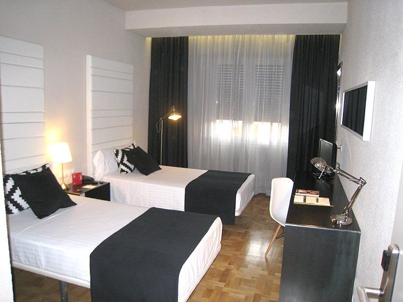 Habitus Hotel Leyre Памплона Экстерьер фото